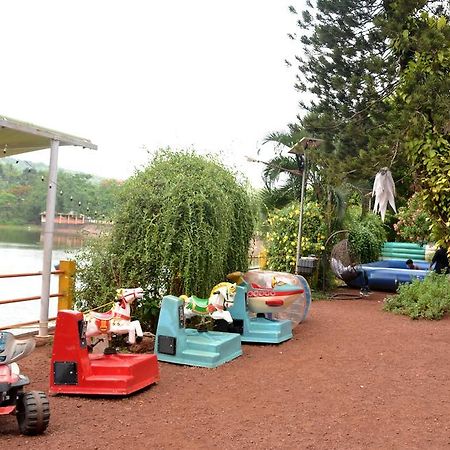 Mayem Lakeview Hotel Goa Esterno foto