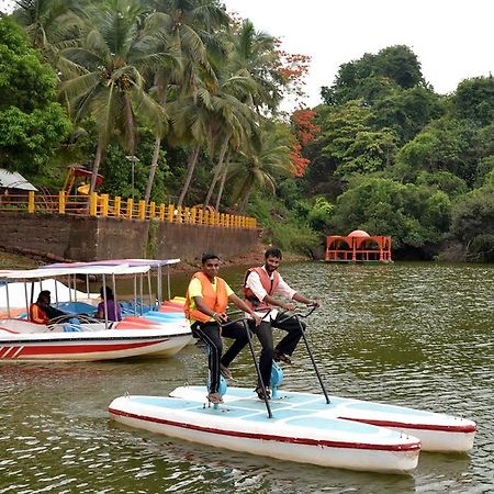 Mayem Lakeview Hotel Goa Esterno foto