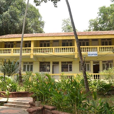 Mayem Lakeview Hotel Goa Esterno foto