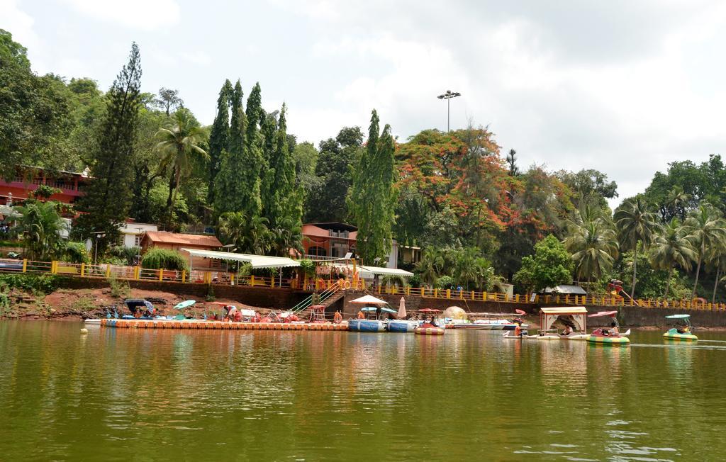 Mayem Lakeview Hotel Goa Esterno foto