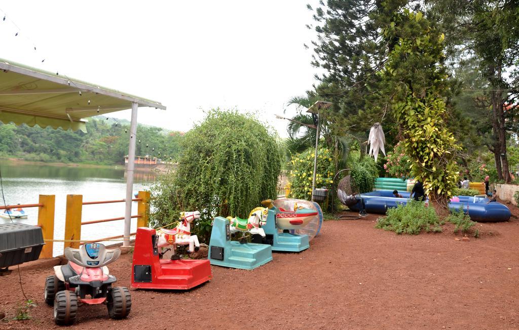 Mayem Lakeview Hotel Goa Esterno foto
