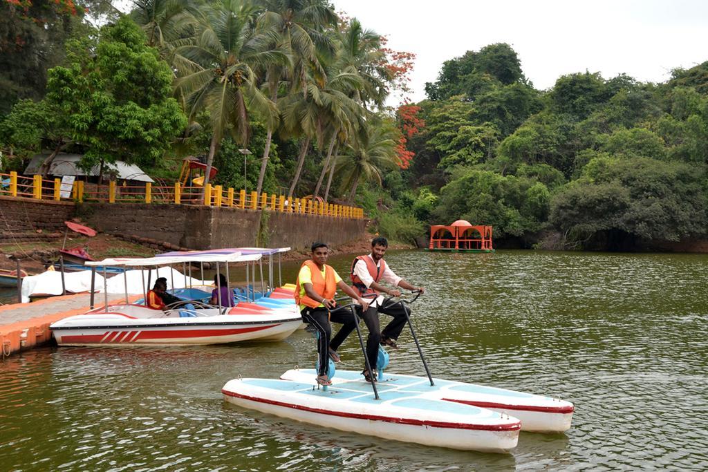 Mayem Lakeview Hotel Goa Esterno foto