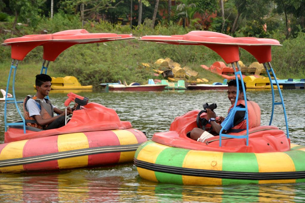 Mayem Lakeview Hotel Goa Esterno foto