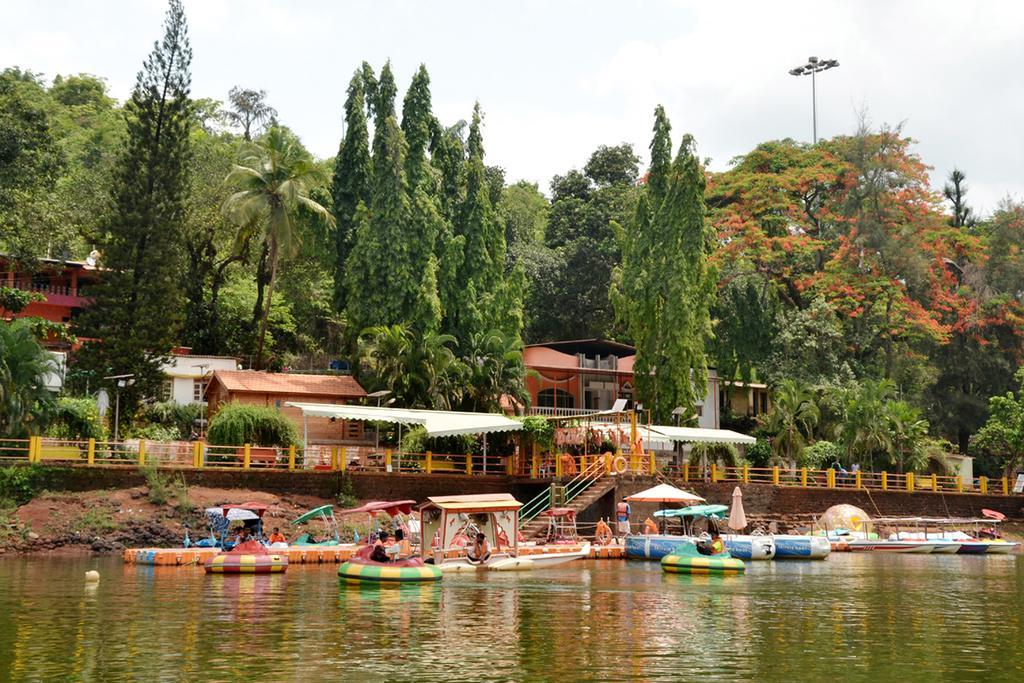 Mayem Lakeview Hotel Goa Esterno foto