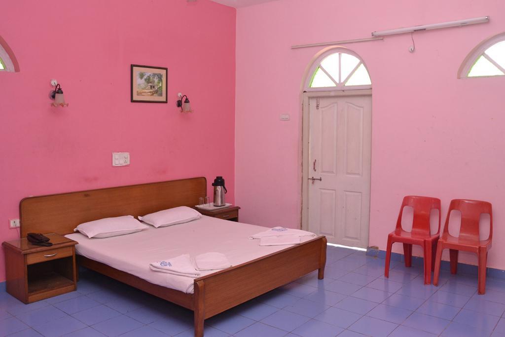 Mayem Lakeview Hotel Goa Esterno foto