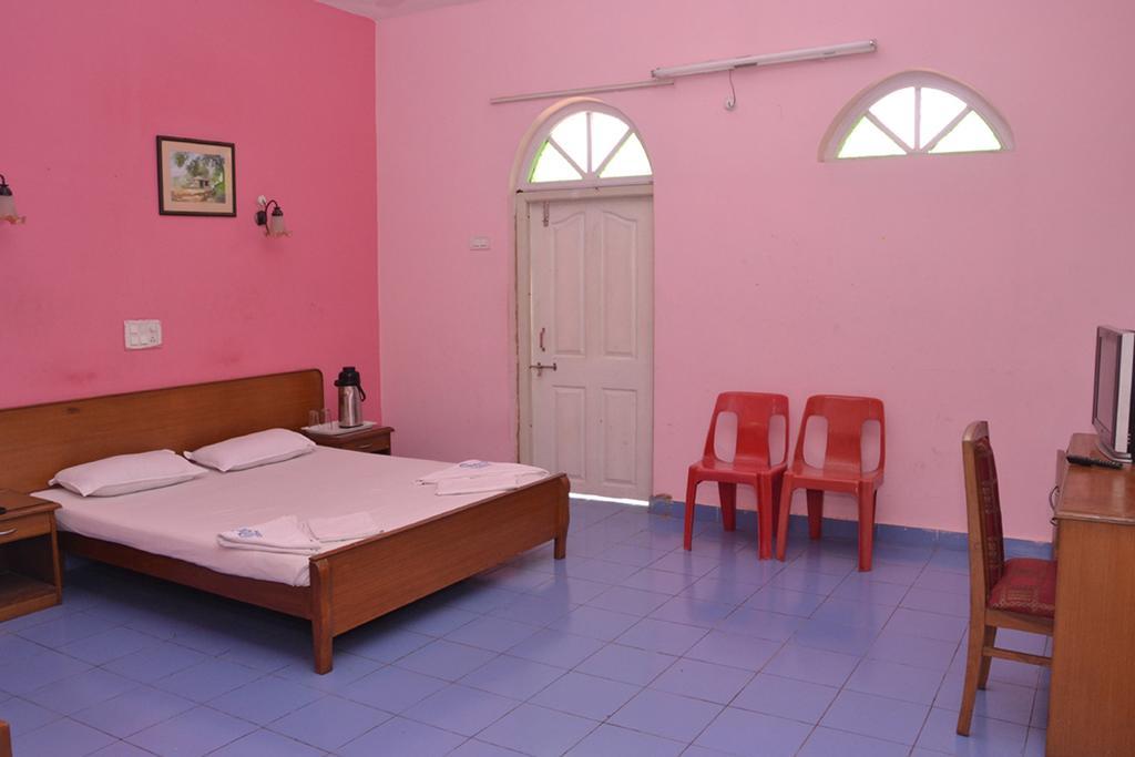 Mayem Lakeview Hotel Goa Esterno foto