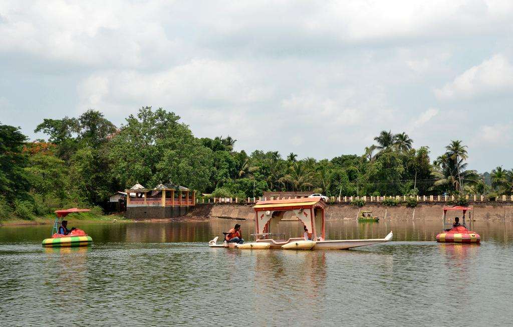 Mayem Lakeview Hotel Goa Esterno foto